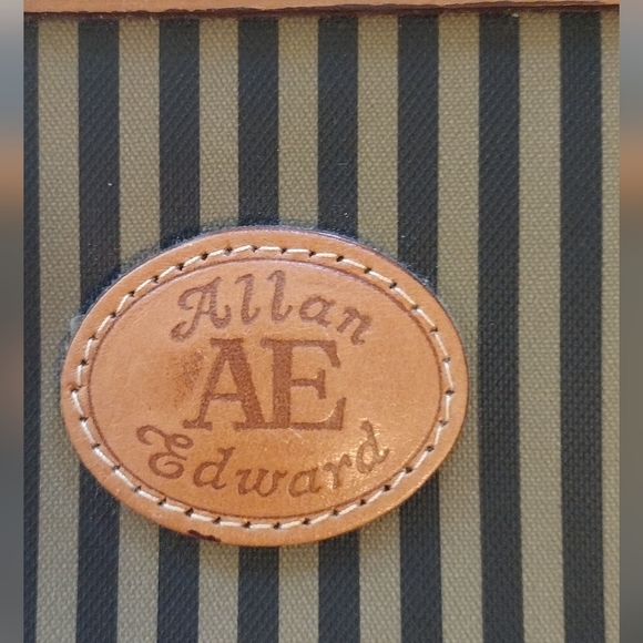 Allen Edward Crossbody Bag - Picture 10 of 10